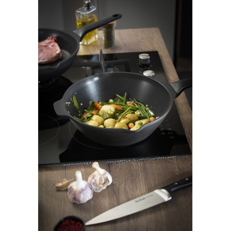 tefal-robusto-e2491944-cacerola-sarten-para-wok-sofrito-alrededor-2.jpg